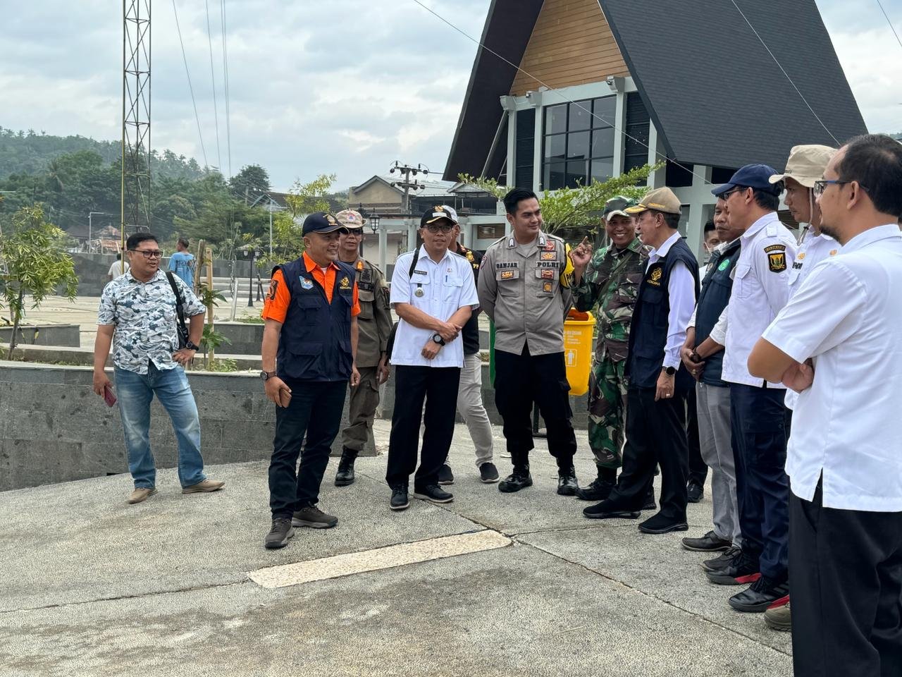 Banjir rob Palabuhanratu Sukabumi Jabar menyisakan pengungsi 80 KK dari dua desa.